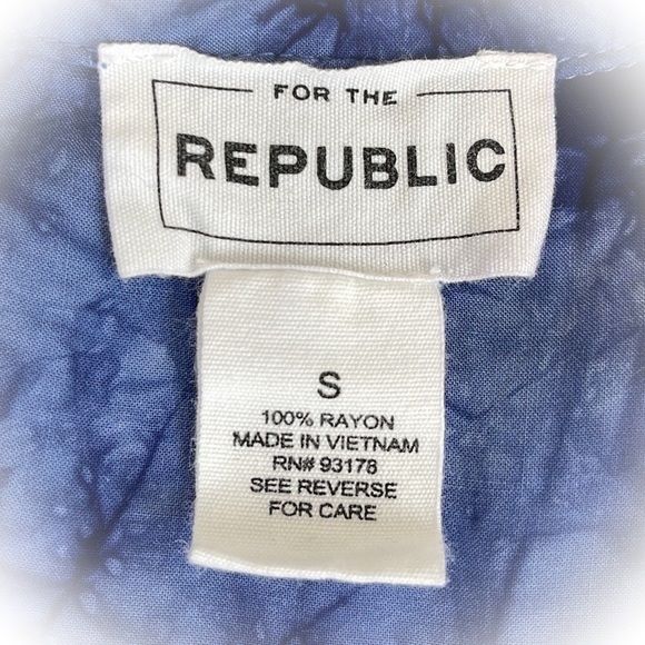 💕Beautiful Blue Tie Die High Low Faux Wrap Blouse💕 - Picture 9 of 16